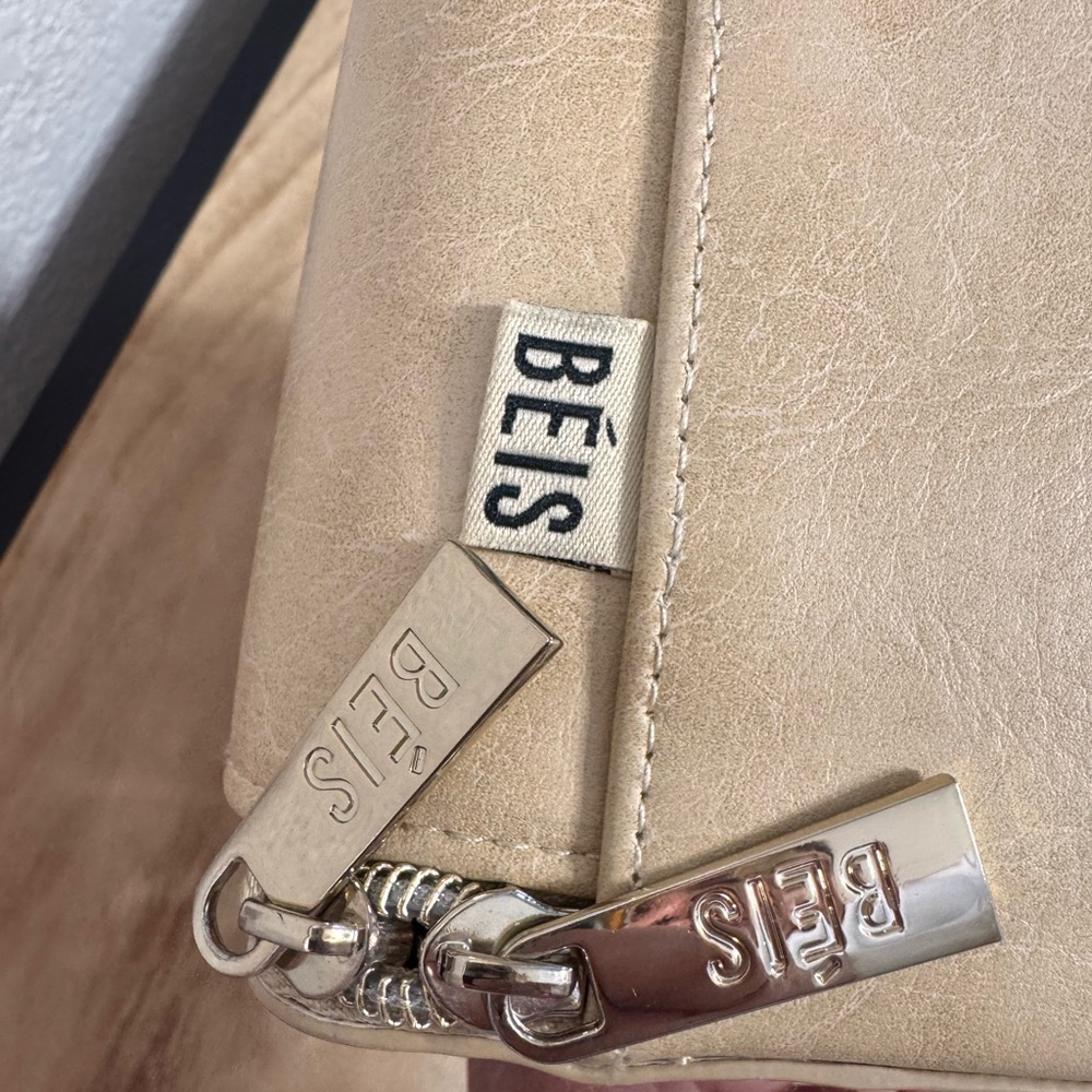 LIKE NEW Beis Cosmetic Case - Picture 2 of 6